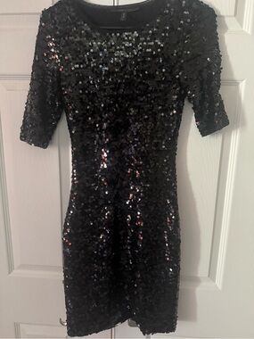 BCBGMaxAzria Black Sequin Short Sleeve Mini Dress